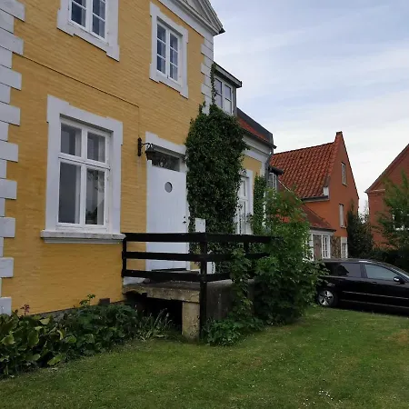 Cozy Base Near The Cathedral Апартаменты